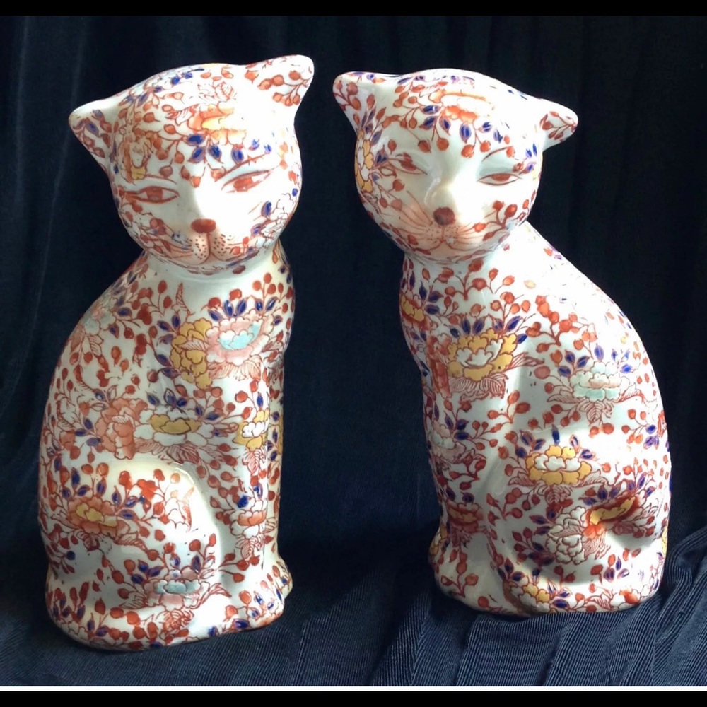 One Unique Set of 2 Imari Porcelain Cats *Great and Rare Find! Collectible items